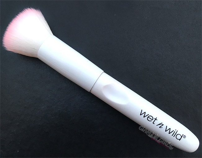 Wet n Wild Flat Top Brush for Foundation - Review Wet n Wild Flat Top Brush for Foundation - Review