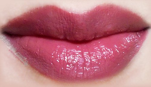 Makeup Revolution Liphug in Keeps the Planet Spinning swatch