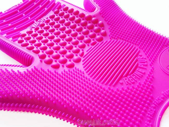 2X Sigma Spa Brush Cleaning Glove - One Side