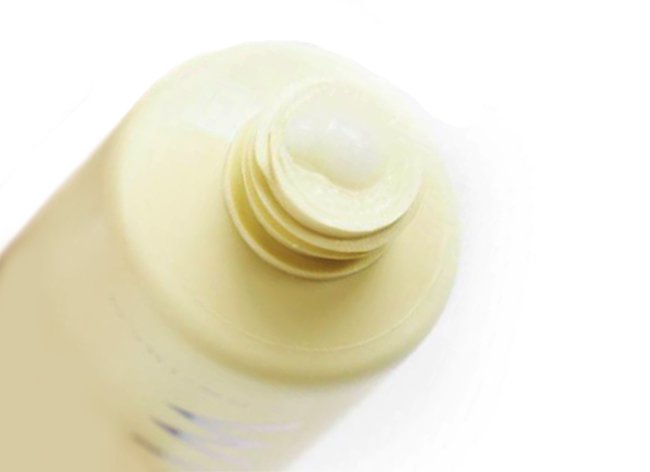 Huda Beauty Wishful Yo Glow Facial Enzyme Scrub Texture