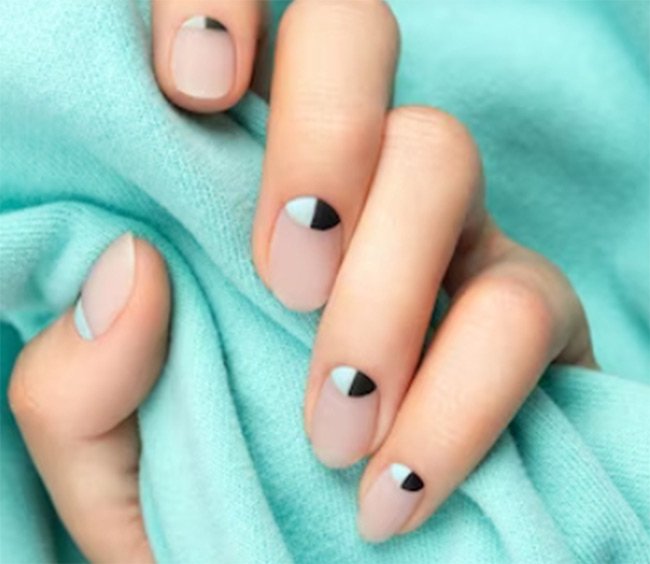 Reverse French Tip Minimal Nail Art