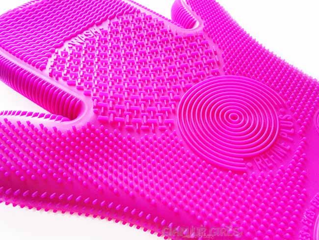 2X Sigma Spa Brush Cleaning Glove - Second Side