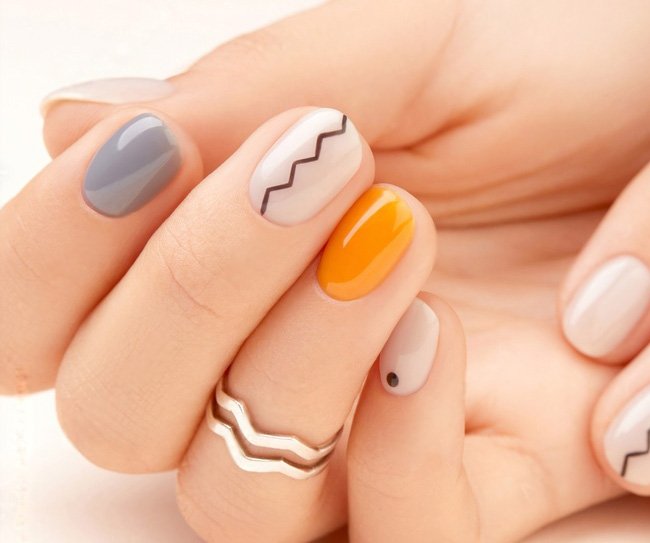 Dots and Lines Minimal Nail Art2